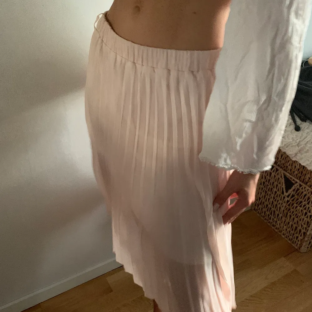 Fin rosa plisserad kjol från Nelly. Kan mötas upp i Göteborg annars betalar köparen frakten:). Kjolar.