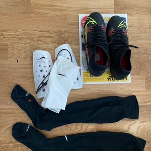 Fotbolls saker naik  - Allt helt nytt kvitto finns på min Email om du vill ha nåt separata så klart kan vi fixa det 