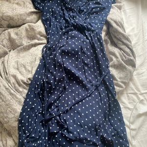 Fin sommarklänning - En fin sommarklänning som endast är använd 1-2 gånger❣️