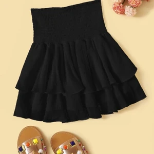 Kjol - En svart kjol från shein i storlek S. Aldrig använd pga för liten storlek