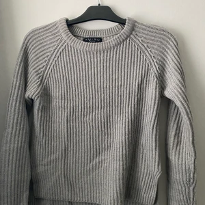 Tröja, grå - Fin tröja som inte kommer till användning. Skriv för mer info💖 (glöm inte att du står för frakt)