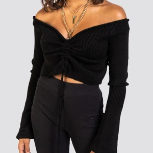 Stickad Madlady Topp Med Knyting  - Säljer en mysig fin topp från madlady som nästa är i nyskick , andvänd 3 gånger. Nypris: 329. Kom privat för fler bilder!❤️