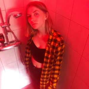 Orange skjorta  - Snygg orange rutig skjorta i storlek M! (Modell Amanda)