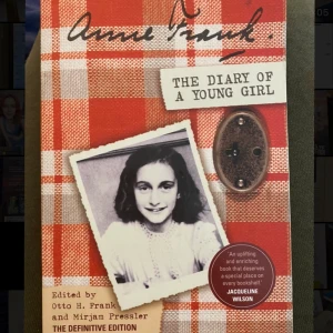 Anne Frank  - The diary of Anne Frank paperback Language: English includes a few pages with pictures of Anne Frank and her family 