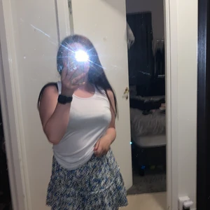 Vet inte - Vit linne men lite mönster där back