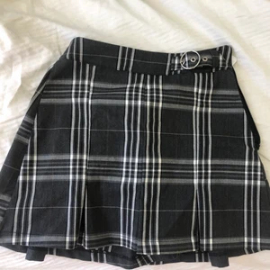 Byxkjol bershka XS - Jättefin byxkjol från Bershka endast använd ett fåtal gånger