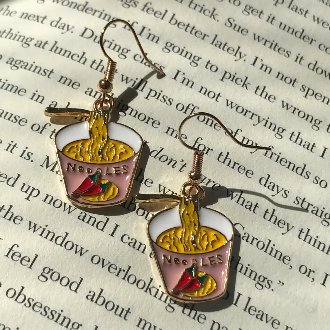 Rosa noodle örhängen