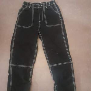 Ett par svarta hm jeans Storlek 34. I perfekt skick. Meddela om ni har några frågor 😊