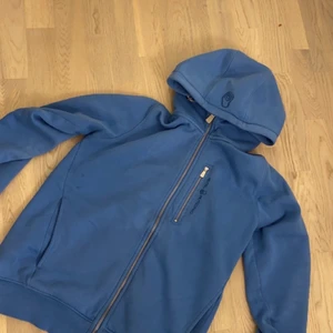 Sail racing - Ljusblå sailracing i storlek M, Ny köpt, bra skick och bekväm!