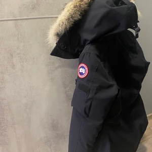Canada Goose jacka Montebello - Canada Goose jacka Montebello (S) Såklart äkta. Kvitto finns. Säljer inte under 3900kr. Jackan är i fint skick. Skriv om du är intresserad eller vill ha fler bilder 😊