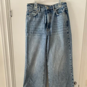 Gina tricot Idun jeans - jeansen är ljusare än den lånade bilden från ginas hemsida! storlek 38. i superfint skick!