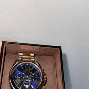 michael kors klocka - säljer min fina michael kors klocka 