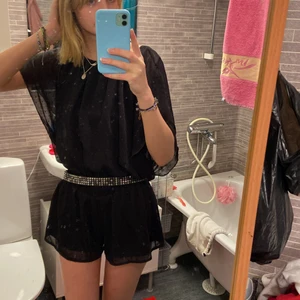 Jumpsuit - Supercool jumpsuit från Lindex barnavdelning men som sitter bra på mig som är 177cm! 