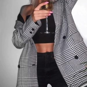 Oversize rutig kavaj (dam)  - ⚡️ Oversize rutig kavaj använt vid 2 tillfällen ⚡️