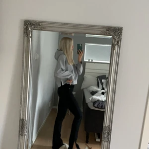 Hoodie - En basic hoodie från zara, aldrig använd så är i bra skick! Storlek: s-m, säljer för 150 ink frakt