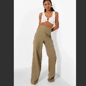 Byxor i linen material - Mörkgröna strl 42 använda en gång