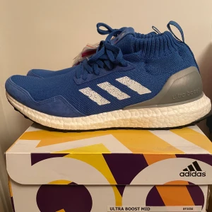 Adidas Ultraboost Mid ”Run thru time” - Helt nya med tagg och extra snören