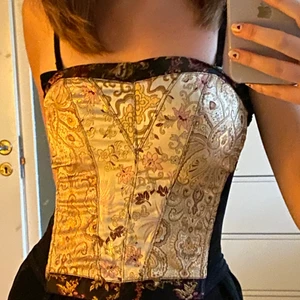 Korsett - En jättefin korsett som är lite för liten för mig tyvärr 