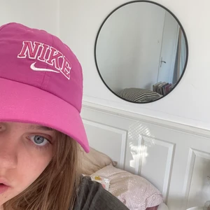 Cool Nike keps😋 - Kommer tyvärr inte till användning💕 Såklart äkta! Kontakta mig för fler bilder eller för mer info :)