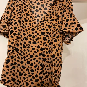 Leopard mönstrad bluse  - Leopard mönstrad bluse från ASos 