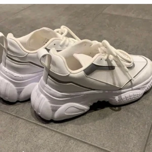 Chunky sneaker - Säljer mina ascoola chunky sneakers från NA-KD