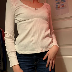 Odd Molly tröja vit  - Odd Molly tröja i ganska bra skick, supersöt men används inte.