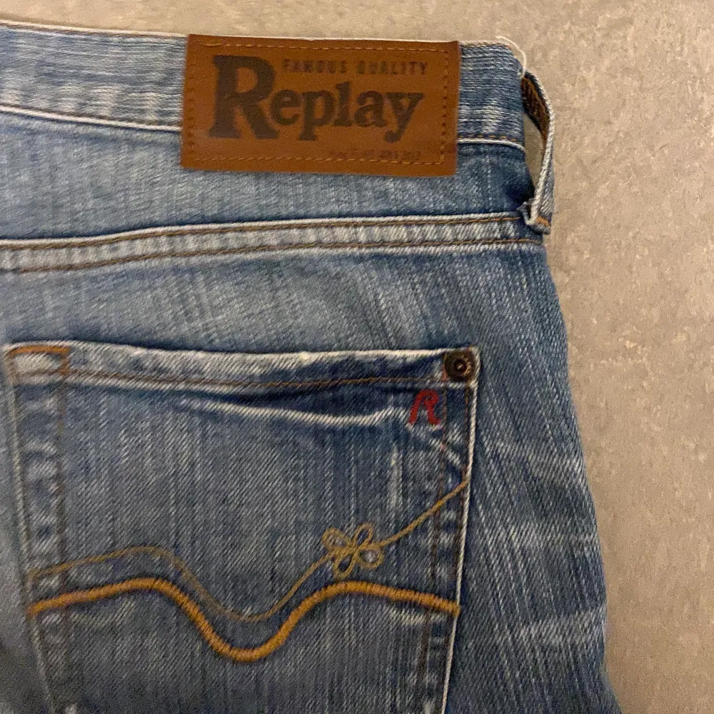 Blåa vintage jeans från replay med lite bootcut passform !! Bar kvalitet och riktigt snygga, älskar dom men använder nästan aldrig längre !! . Jeans & Byxor.