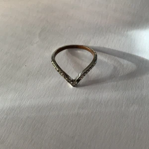 Ring glitter - Saknas några pärlor. Annars fin form