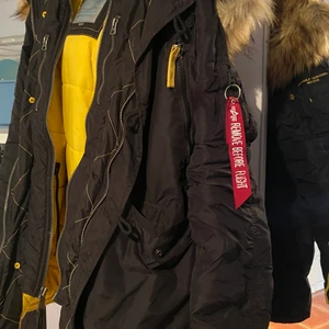 Alpha industries vinterjacka - Vinterjacka i fint skick, storlek M. Endast använd en vinter