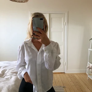 Blus - Fin blus köpt secondhand. Använd 1 gång, fint skick. Passar XS-M