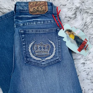 Raka jeans  - Nya vintage jeans från Misso&y, raka i benen och mellan midja. Stl 36 men passar 34/xs. Nypris var 876kr. 💖 