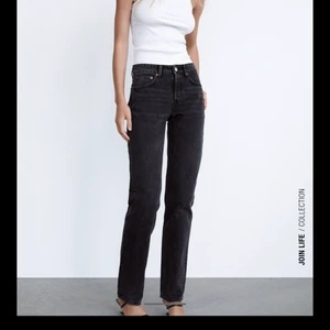 Zara jeans mid  - Zara jeans i mid, använda 5-7 gånger. Storlek 40 men passar mig som har S i jeans!