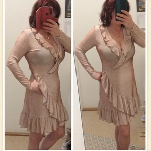 Ny volagklännig - Fin volangklänning från Aster i storlek M. Oanvänd.