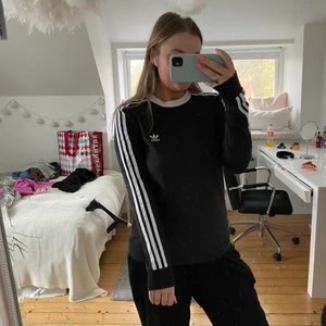 Adidas tröja  - Adidas tröja storlek 38. Fint skick. 