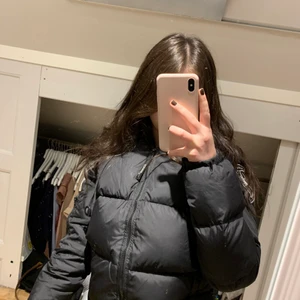 D.brand jacka - Säljer denna d.brand jacka som är varsamt använd, säljer den då den inte kommer till användning. Kan mötas upp eller frakta men köparen får själv stå för fraktkostnaden! 🤍 (Endast seriösa köpare!) 