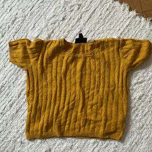 Ljuvlig stickad tröja från Monki 🌻 (tröjans färg är som på de sista bilderna)