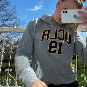 Hoodie UCLA - Tunnare hoodie från UCLA. Frakt ej inkl❤️