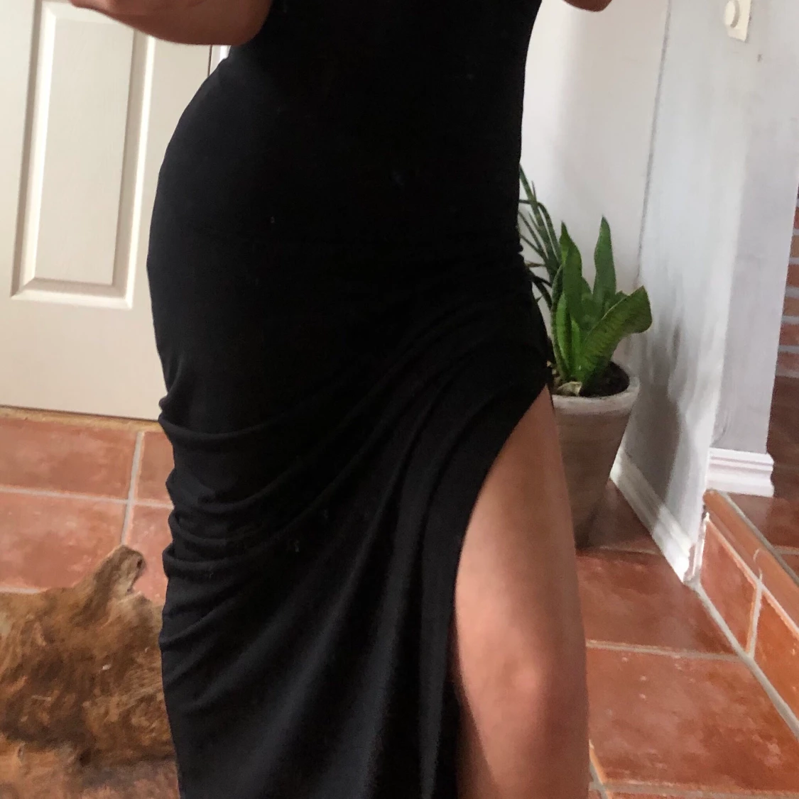 svart klänning med slits  - 91