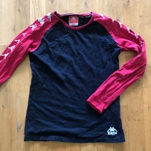 Kappa tröja - Långärmad Kappa t-shirt, storlek S och ganska tight men true to size. Säljer pga att den är för liten för mig!