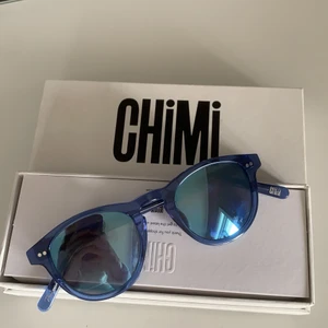 chimi eyewear - säljer mina nästintill nya chimis därav att jag vill ha en annan färg!! super snygga och i fint skick. kartong och fodral tillkommer! slutsålda!!