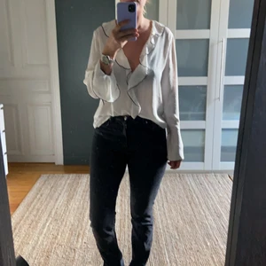 Fin blus!!  - Användbar och klassisk blus från Mango! 