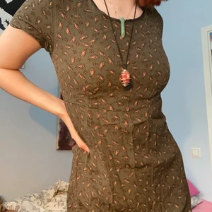 Klänning - Suuuperfin klänning köpt förra sommaren som tyvärr e lite för stor för mig. Älskar den osäker på om jag ska sälja men kom med ett bra pris 😋