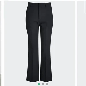 Kostymbyxor  - Säljer dessa as fina kostymbyxor, dom är köpta här på Plick men satt ej som jag ville på mig ❤️passar xs och d skulle jag säga 