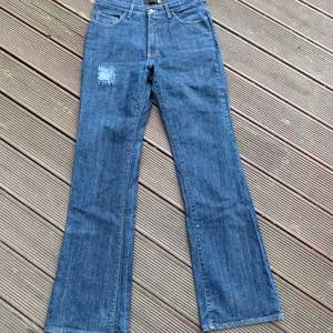  Ett par feta bootcut jeans funkar för både kille och tjej skrivit frågor / köp buda i kommentarerna 