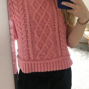Rosa väst - Jätte söt väst från zara i fint skick. Storlek medium men passar mer än bra på mig som är S! Skriv privat för fler bilder. Buda från 175kr!❤️❤️