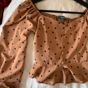 Blus - Vacker blus! Sitter väldigt fint på🌼