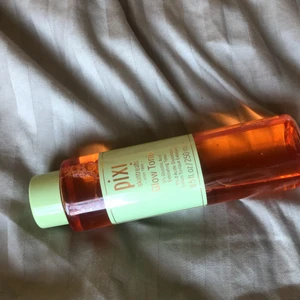 Pixi Glow Tonic - Säljer då den inte funkar för min hy. Den är i princip ny, endast använt den fåtalet gånger. Nypris: 289kr. Frakten ligger på 72 kr.