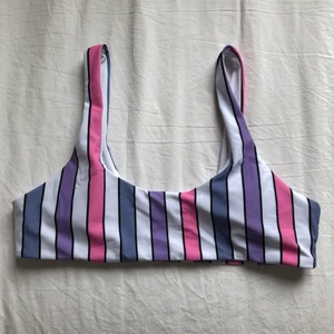 Bikini - Säljer denna helt fantastiskt fina bikiniöverdel från shein. Helt oanvänd, storlek L men skulle säga att det är en S. 