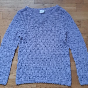 Purple sweater  - Säljer min lila sweater som har aldrig använts. Storlek är XL/L. Kondition är ny och jätte bra. Bud start från 200