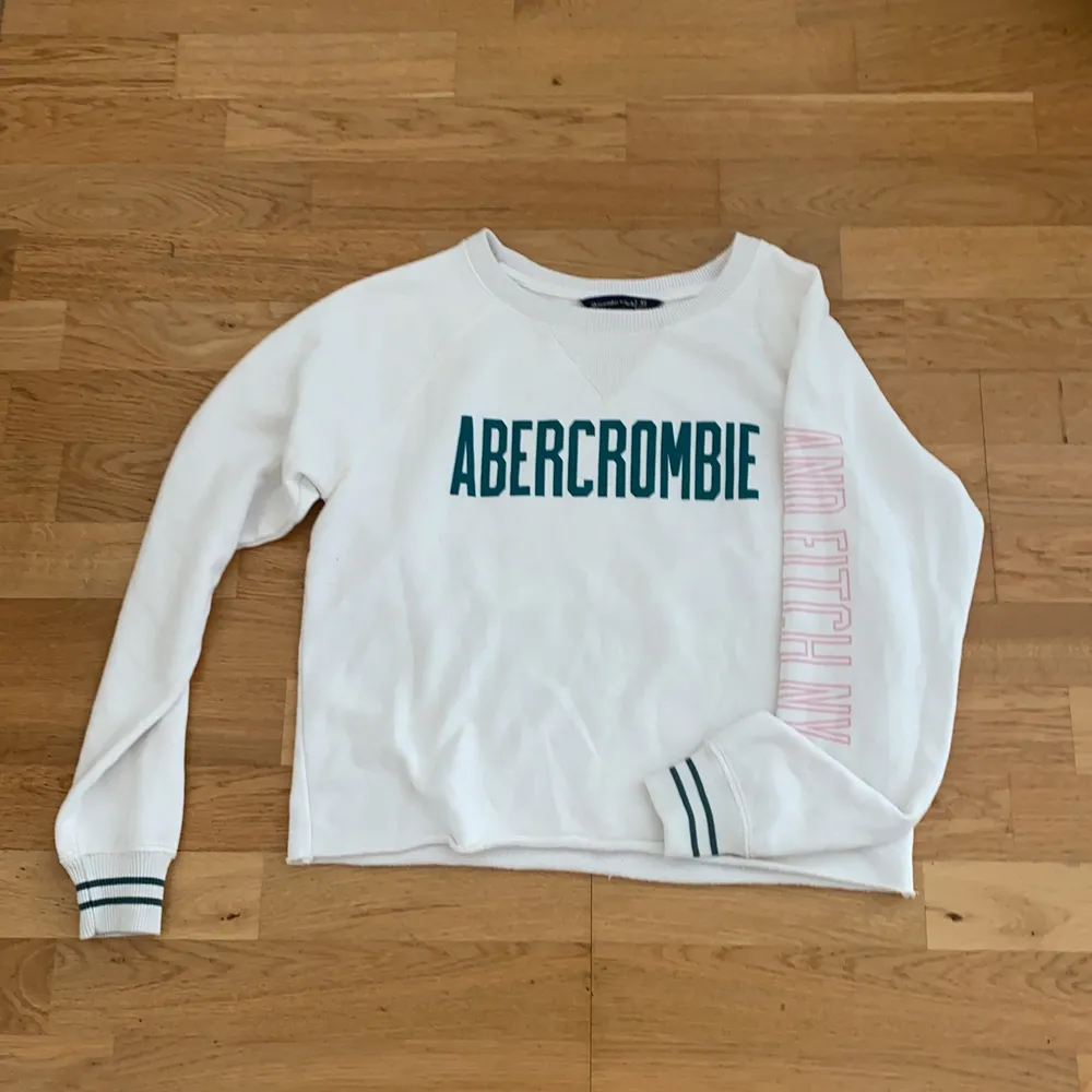 Croppad sweater från Abercrombie and Fitch NY. Tröjor & Koftor.
